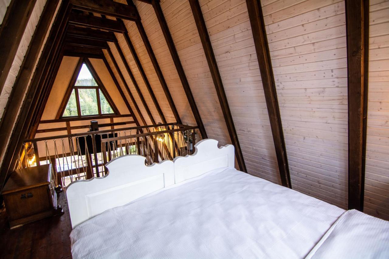 Camere De Inchiriat Pasi Liberi Tau Bistra Ngoại thất bức ảnh